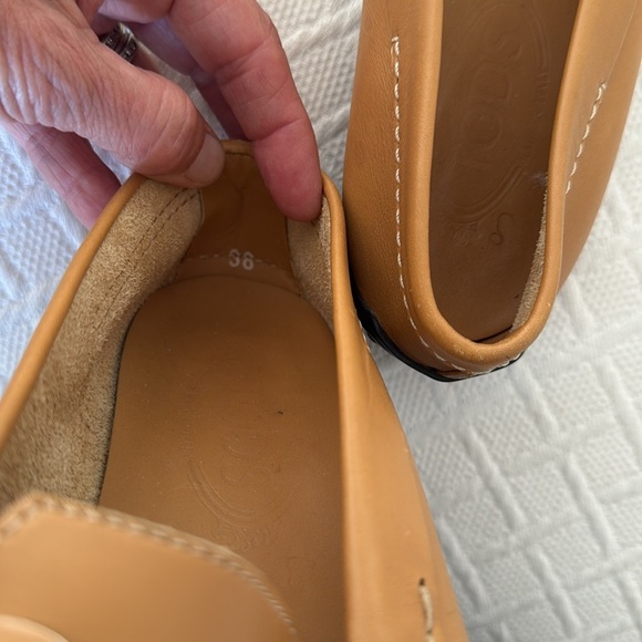 Tod’s Calfskin Driving Loafer - Picture 4 of 9